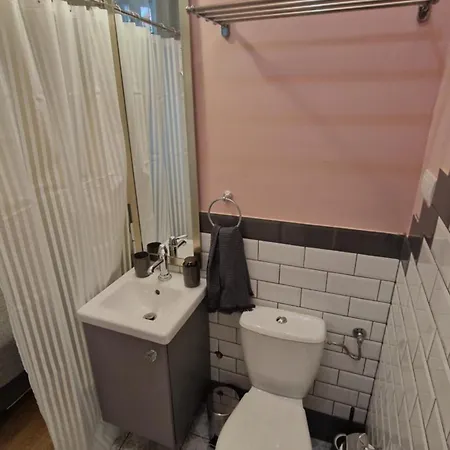 Rose Gardens ベッド・アンド・ブレックファスト ヴルシャツ