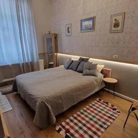 Rose Gardens Bed & Breakfast Vrsac