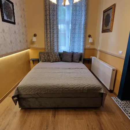 Bed & Breakfast Rose Gardens