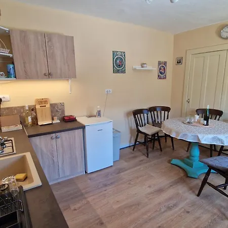 ベッド・アンド・ブレックファスト Rose Gardens 3*