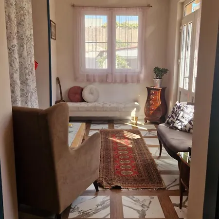 Rose Gardens Bed & Breakfast